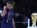 Kylian-Mbappe-seems-dejected-while-looking-at-the-World-Cup-trophy