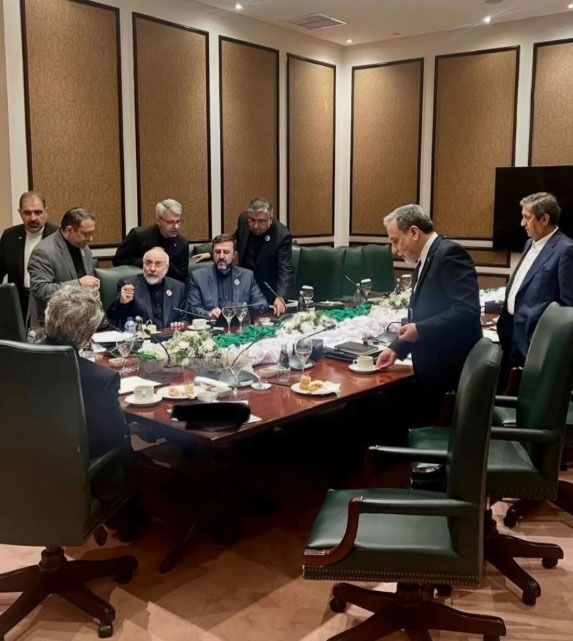 عکس لورفته از جلسه هیئت ایرانی در مذاکرات پاکستان